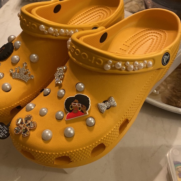 Queendom Crocs - Picture 3 of 5